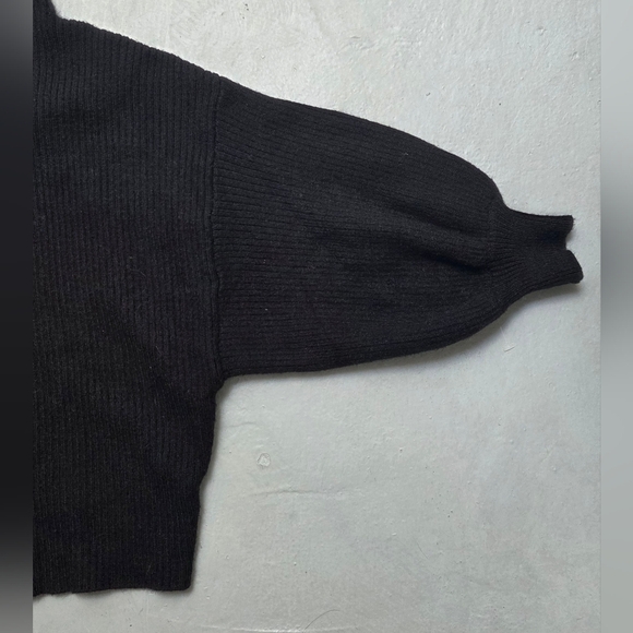 Line & Dot Black Mock Neck Sz Xsmall  Puff Sleeve Viscose Blend Sweater Blosue - Picture 11 of 11